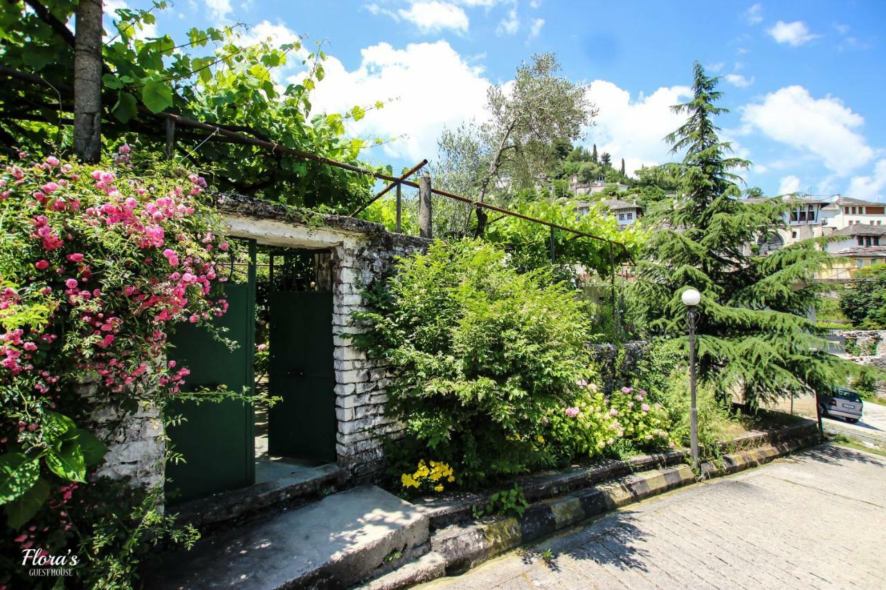 Flora'S Guesthouse 'The Fir Gate' Gjirokastër Exterior foto